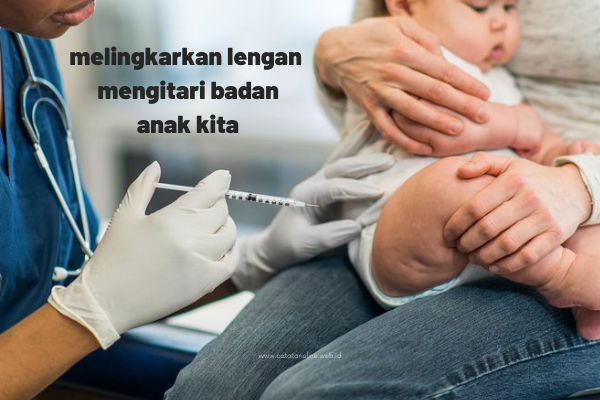 Divaksin sambil memeluk anak